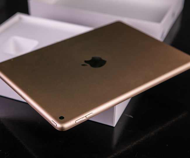 iPad 9.7' (2017)  Wi-Fi, 128gb, Gold б/у