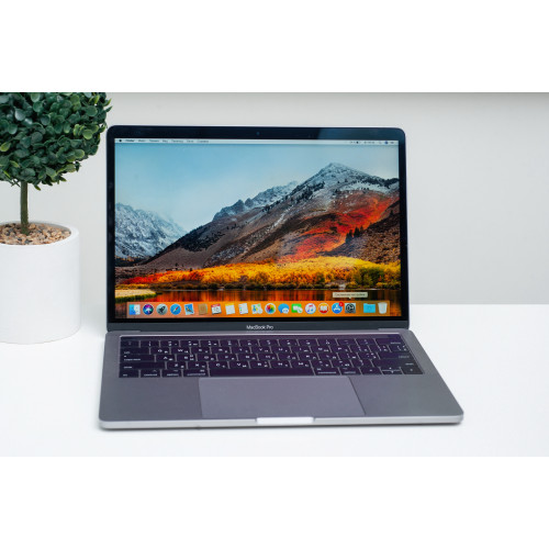 Apple MacBook Pro 13" Touch Bar  256Gb Space Gray б/у