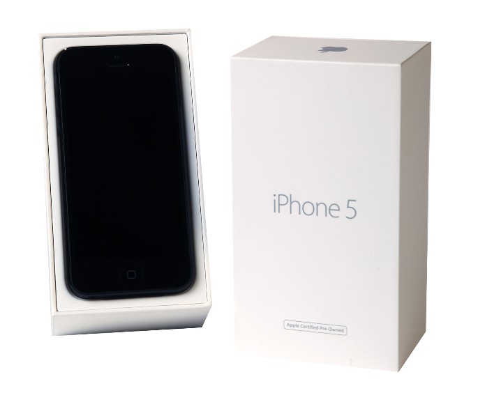 iPhone 5 в коробці