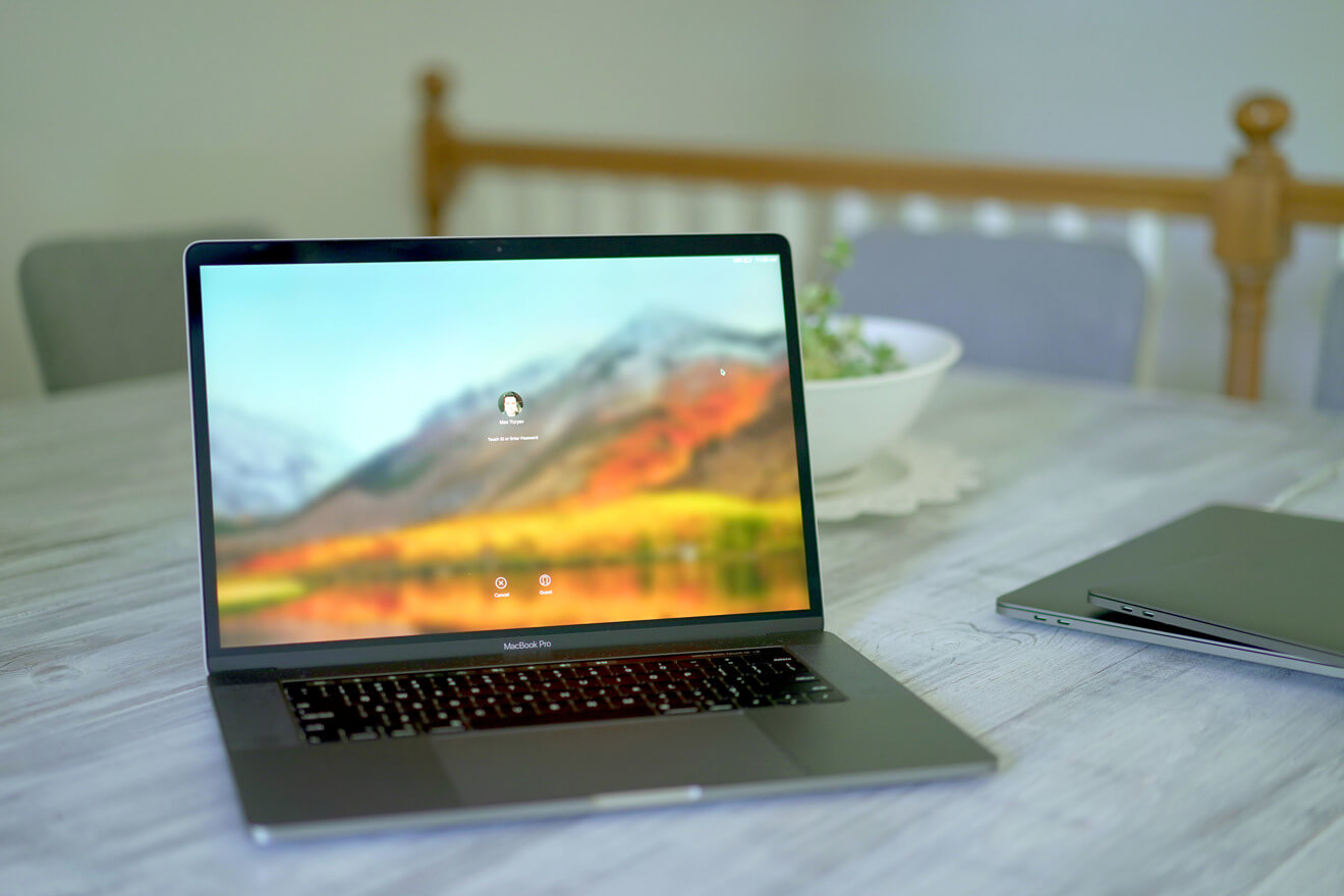 Apple MacBook Pro 15 Silver 2018 (MR972)