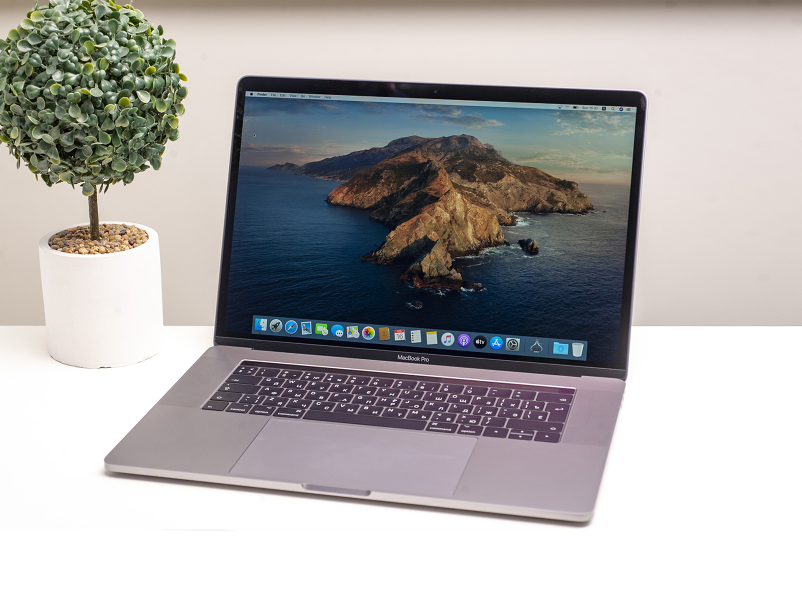 Apple MacBook Pro 15 Space Gray (Z0SH000UY) 2016 б/у