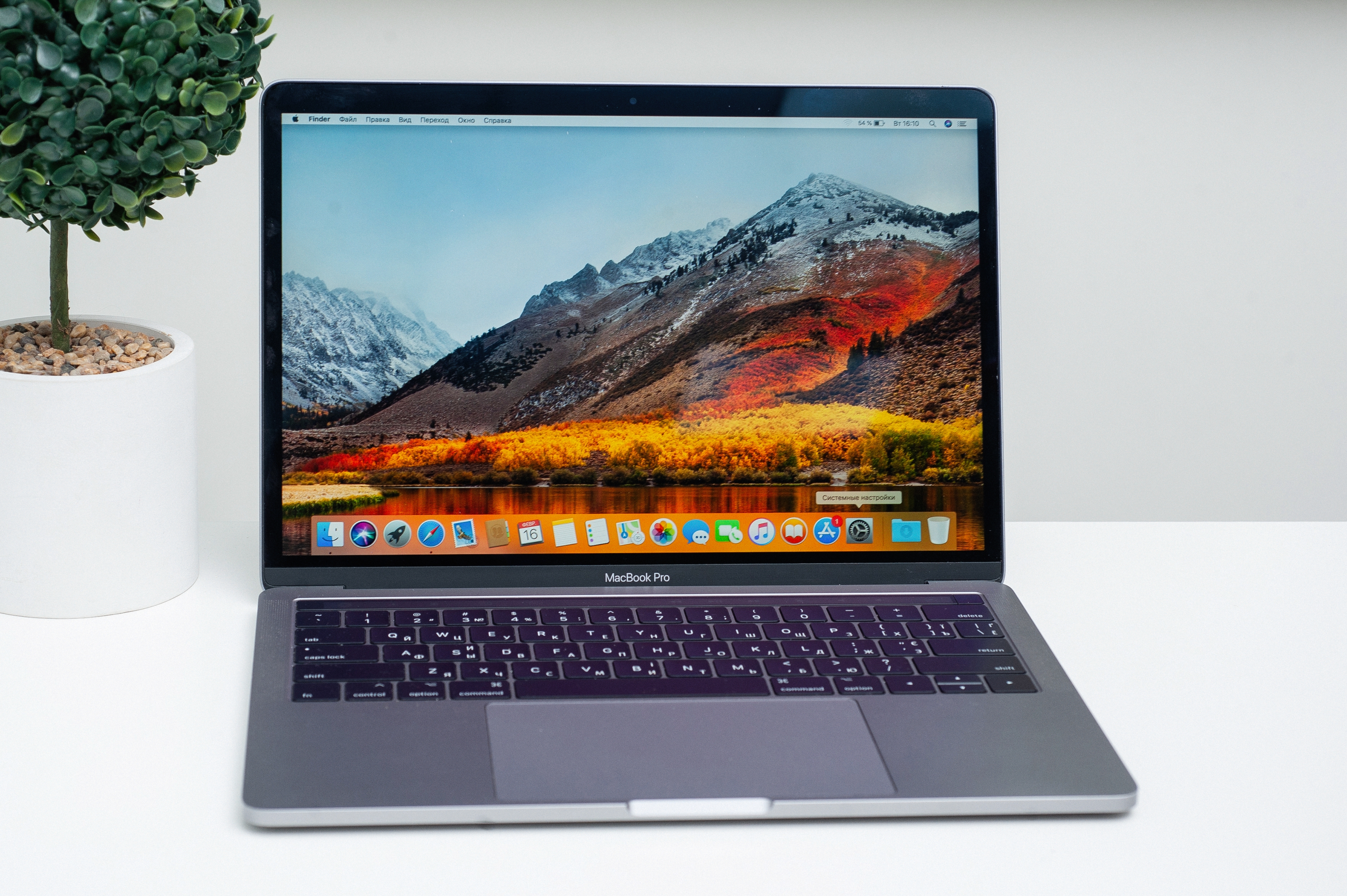 Apple MacBook Pro 13" Touch Bar  256Gb Space Gray б/у